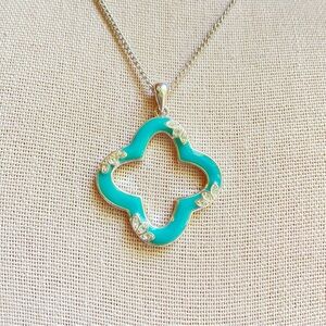 Avon Globalista silvertone pendant necklace aqua enamel rhinestones quatrefoil